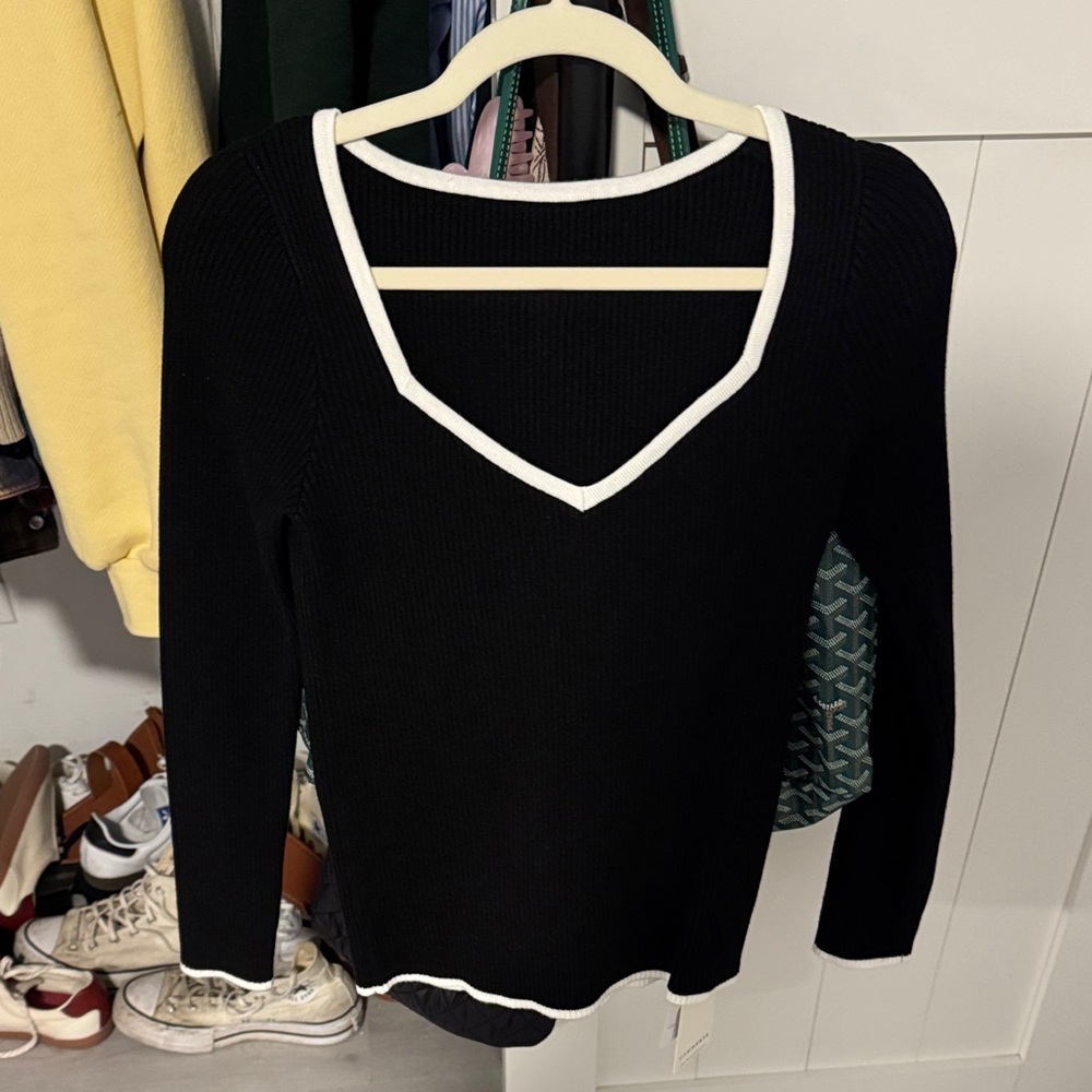 Commense Black V-Neck Sweater with White Accents